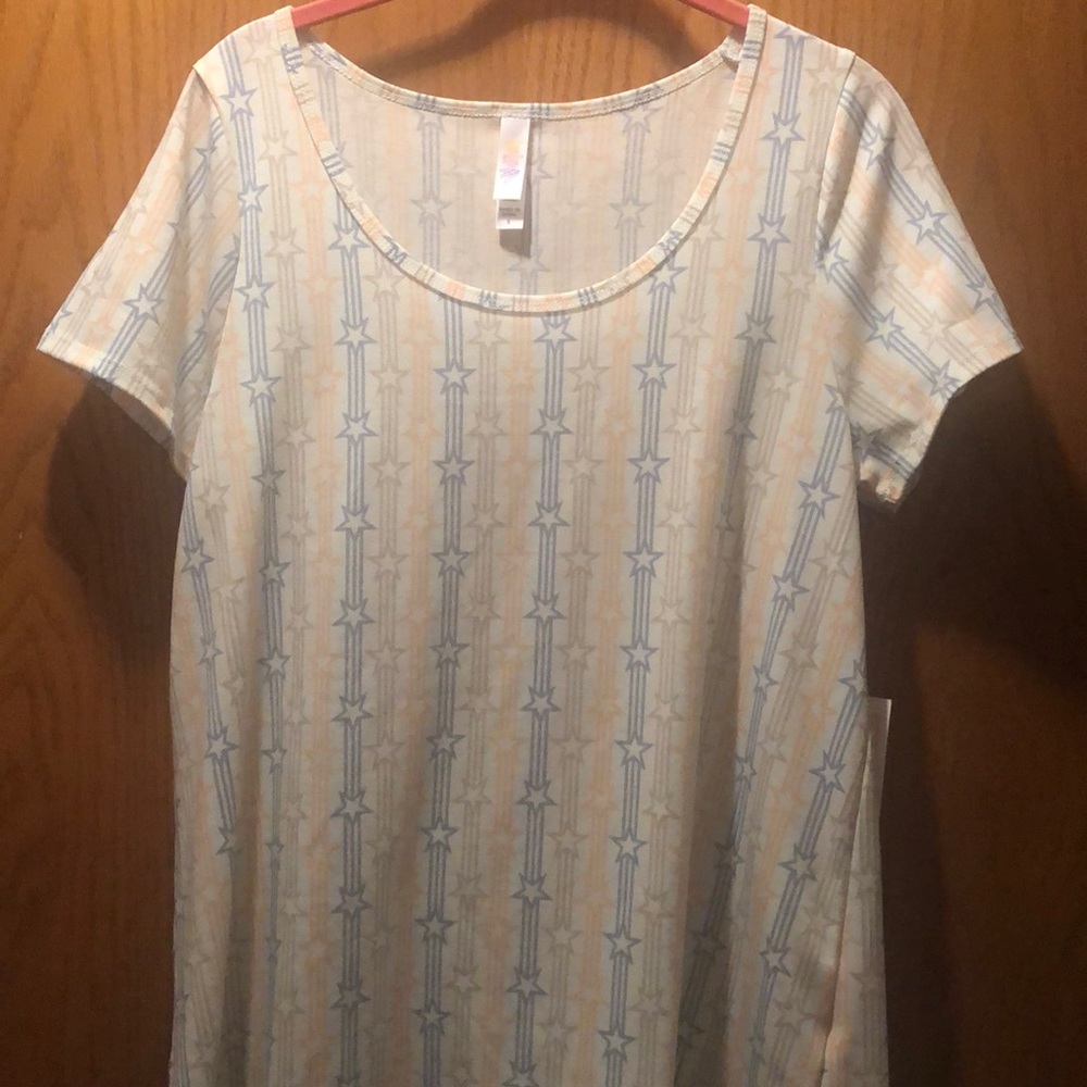 LuLaRoe Star ⭐️ Classic T